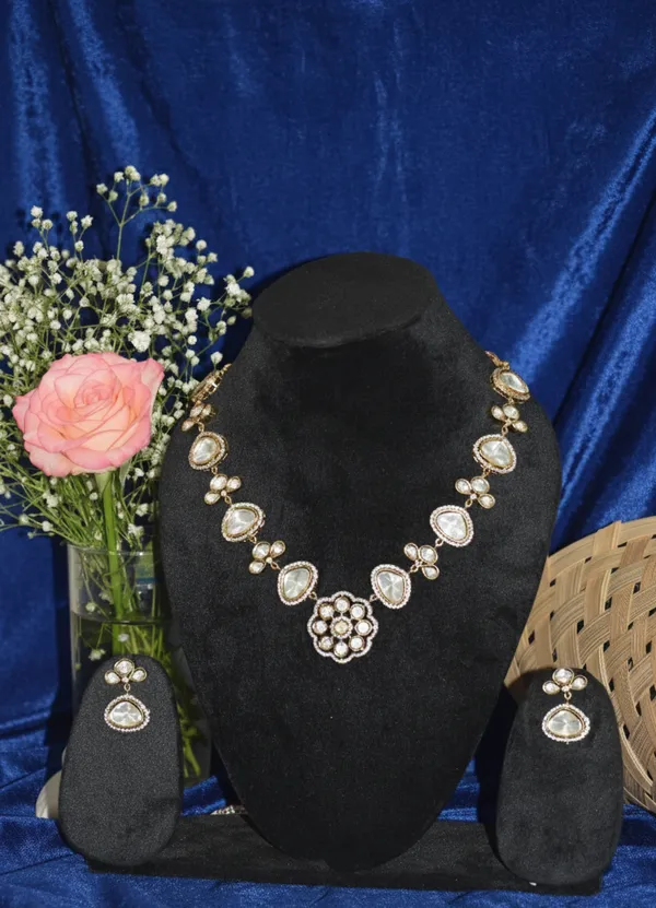 Silver_Brass_Necklace_Set_For_Women